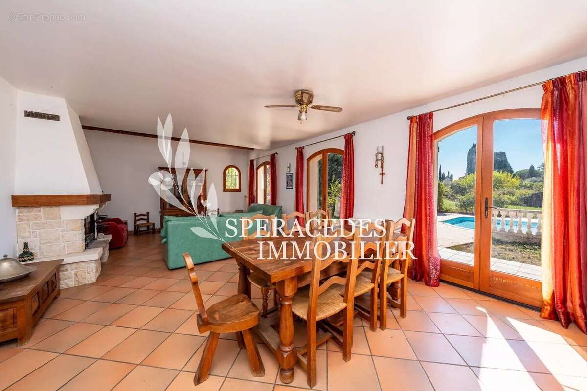 Maison à MONTAUROUX