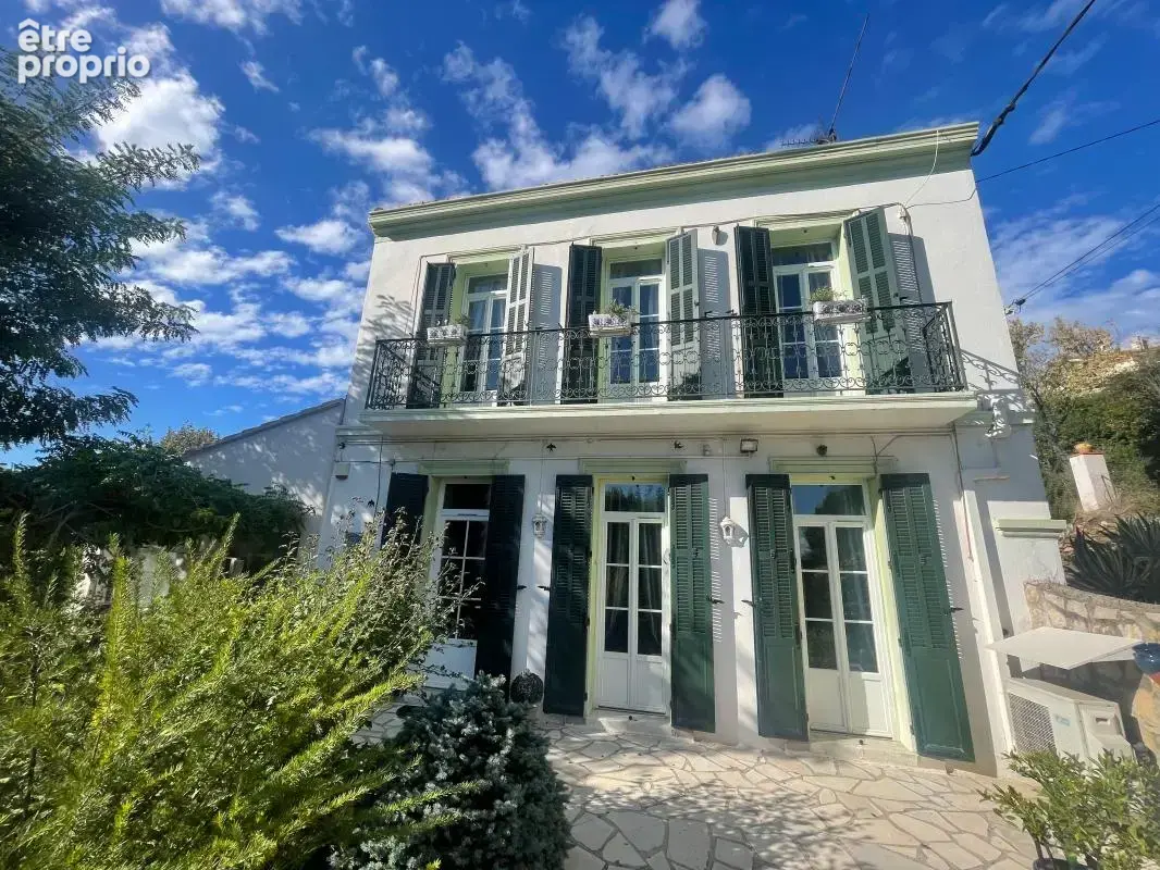 A vendre la seyne sur mer 83500 maison de caractere 5 pieces jardin garage piscine - photo 3