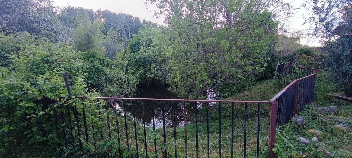 A vendre LIMEYRAT (24), maison de 172 m2 sur un terrain de 2300 m2 - photo 6