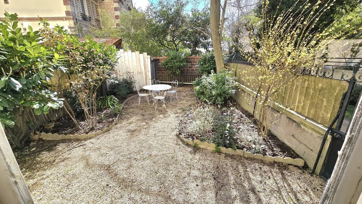 Appartement à LA GARENNE-COLOMBES
