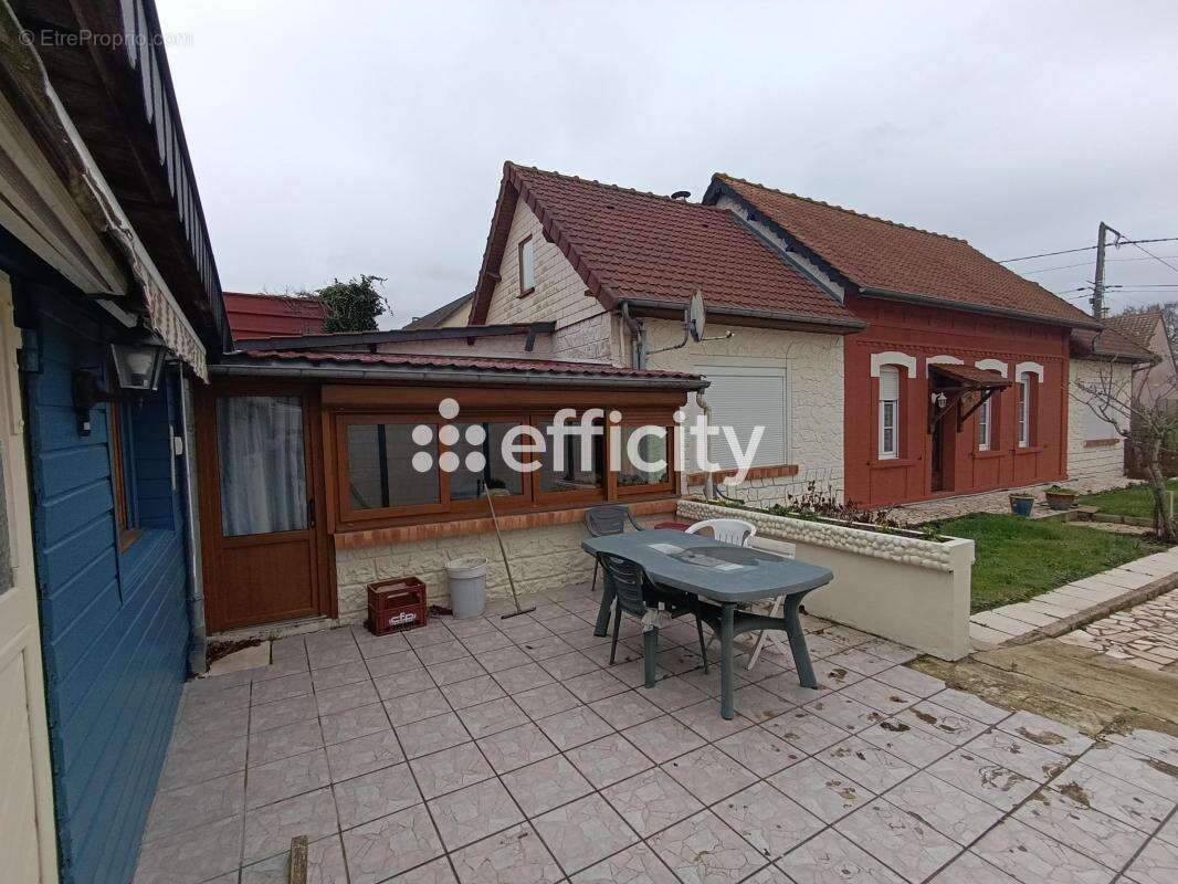 Maison à EAUCOURT-SUR-SOMME