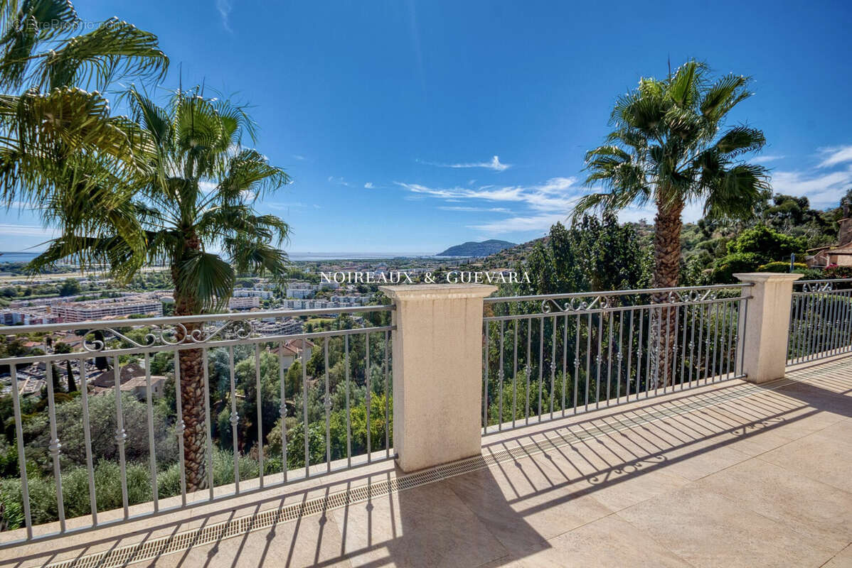 Maison à MANDELIEU-LA-NAPOULE