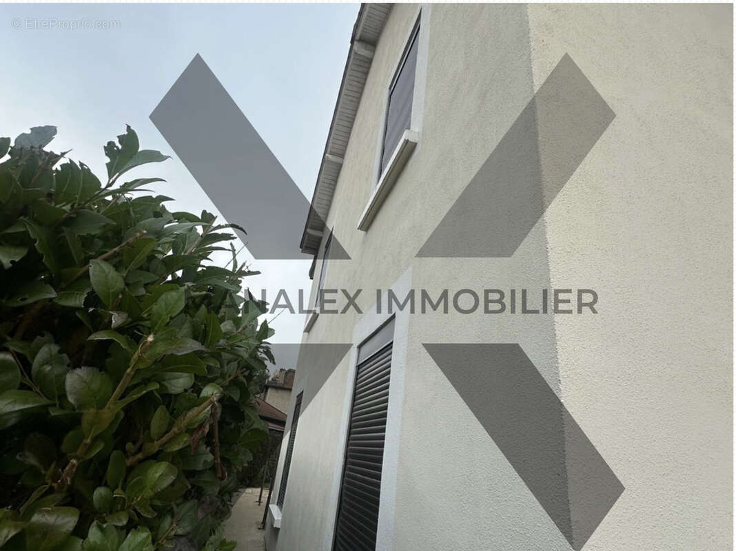 Maison à BOURG-DE-THIZY