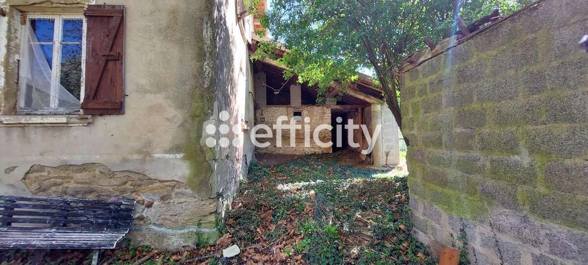 Maison à MONSTEROUX-MILIEU