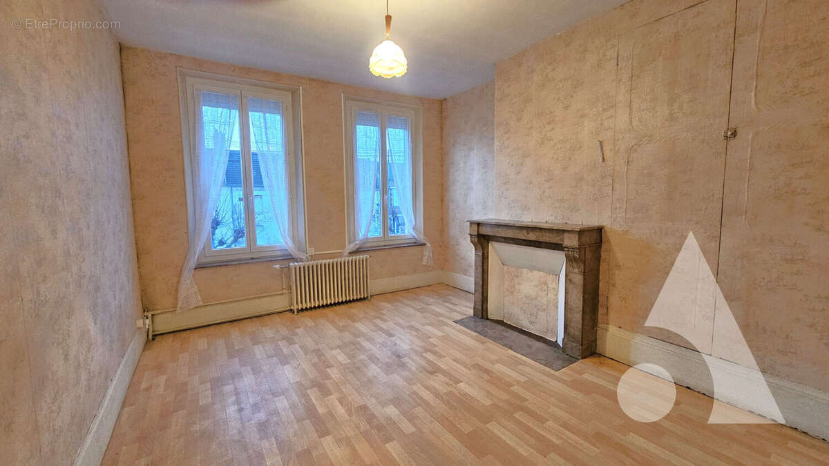 Maison à ESTREES-SAINT-DENIS