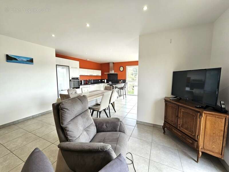 Appartement à PANISSIERES