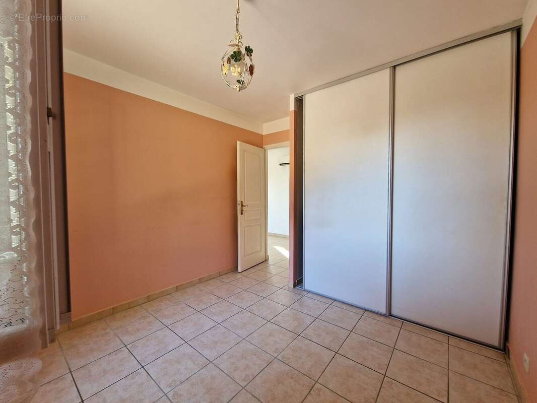 Appartement à SAINT-MARTIN-DE-LA-BRASQUE