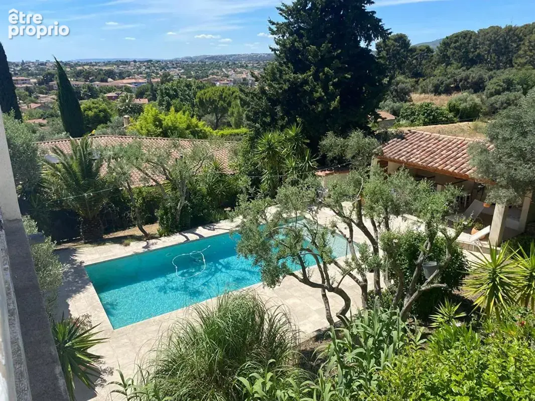 Maison 7 pièces 204 m² · à Allauch · 204 m² · 849 000 €