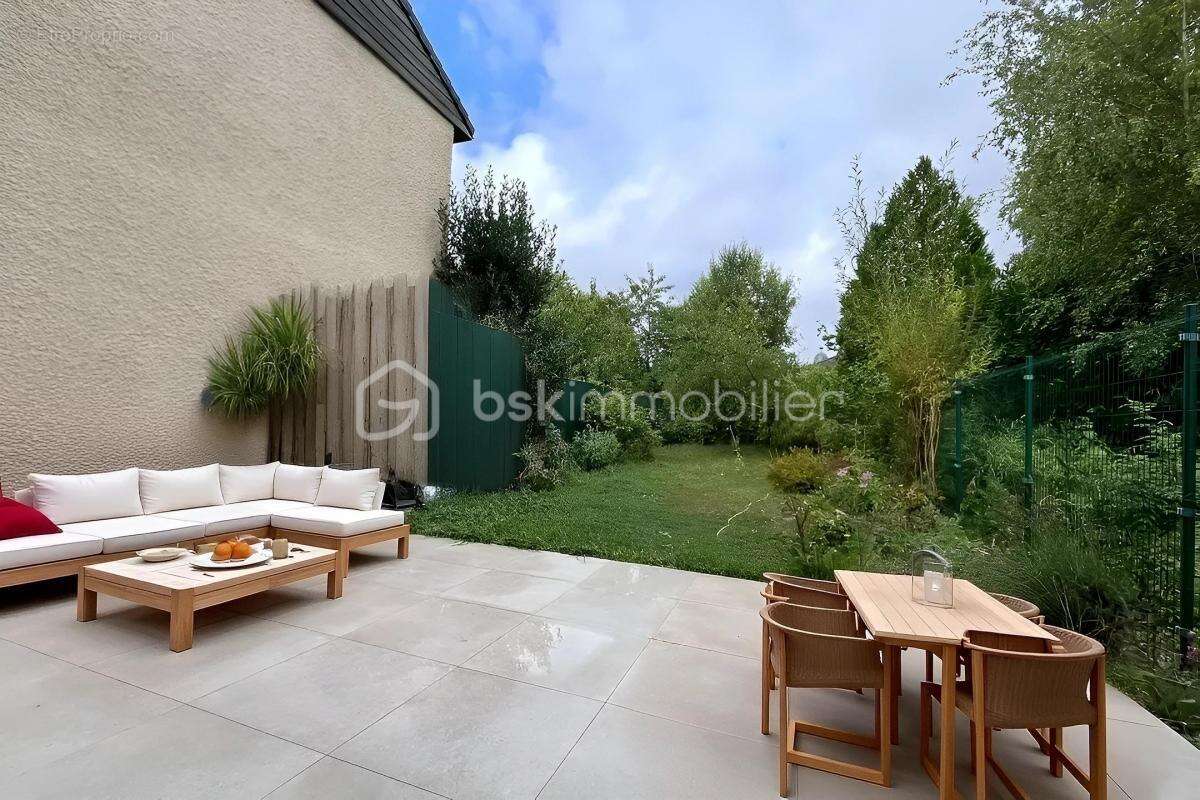 Maison à LES CLAYES-SOUS-BOIS