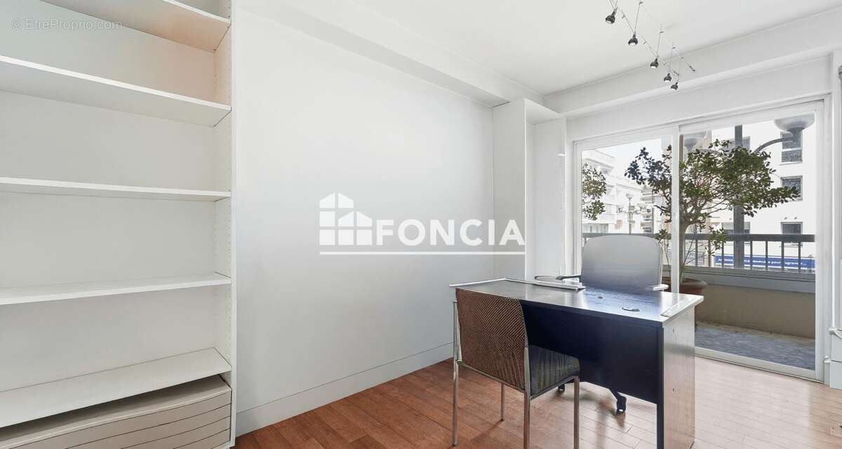 Commerce à CANNES