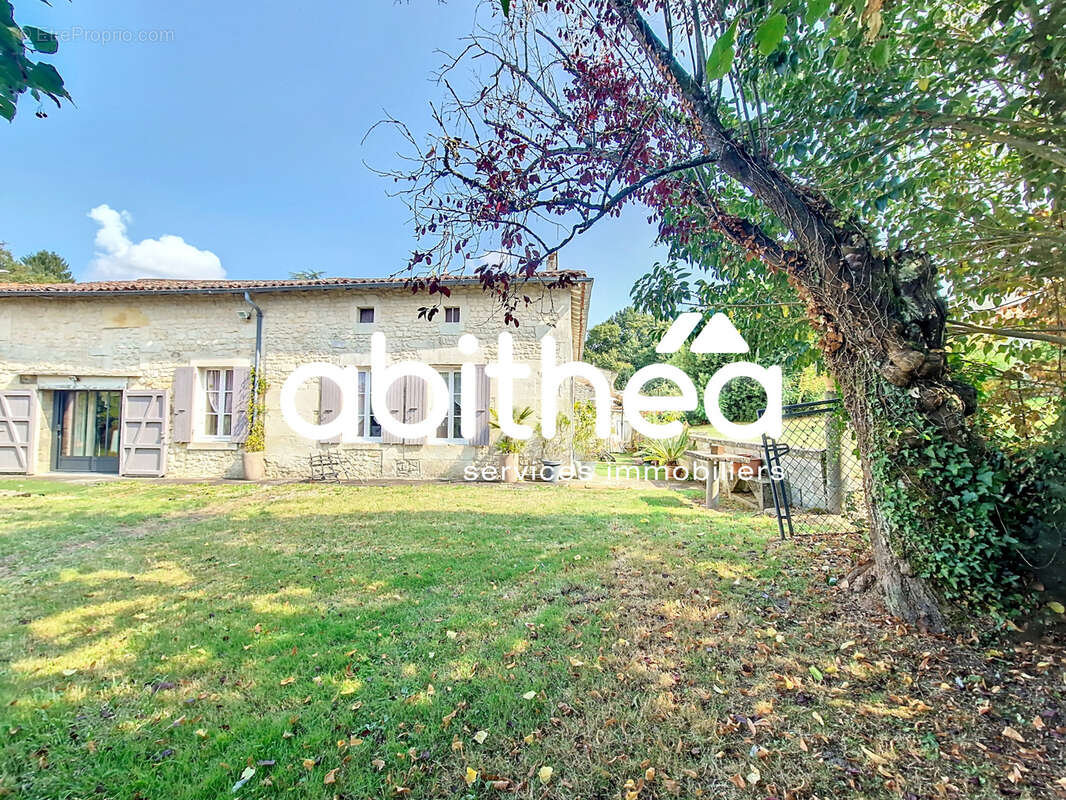 Maison à AVY