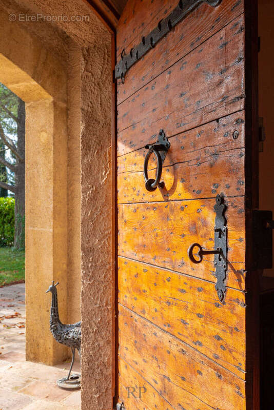 Demeure de prestige de 285 m2 - Aix-en-Provence - photo 15