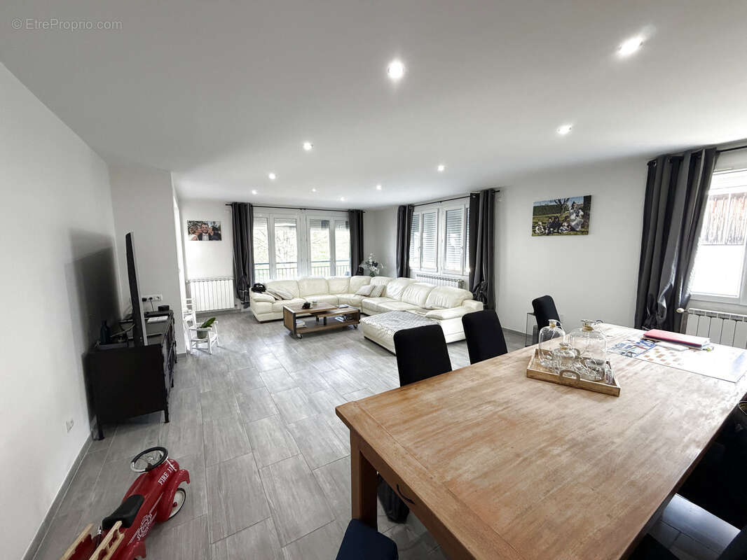 Maison à MONTAIGU-DE-QUERCY