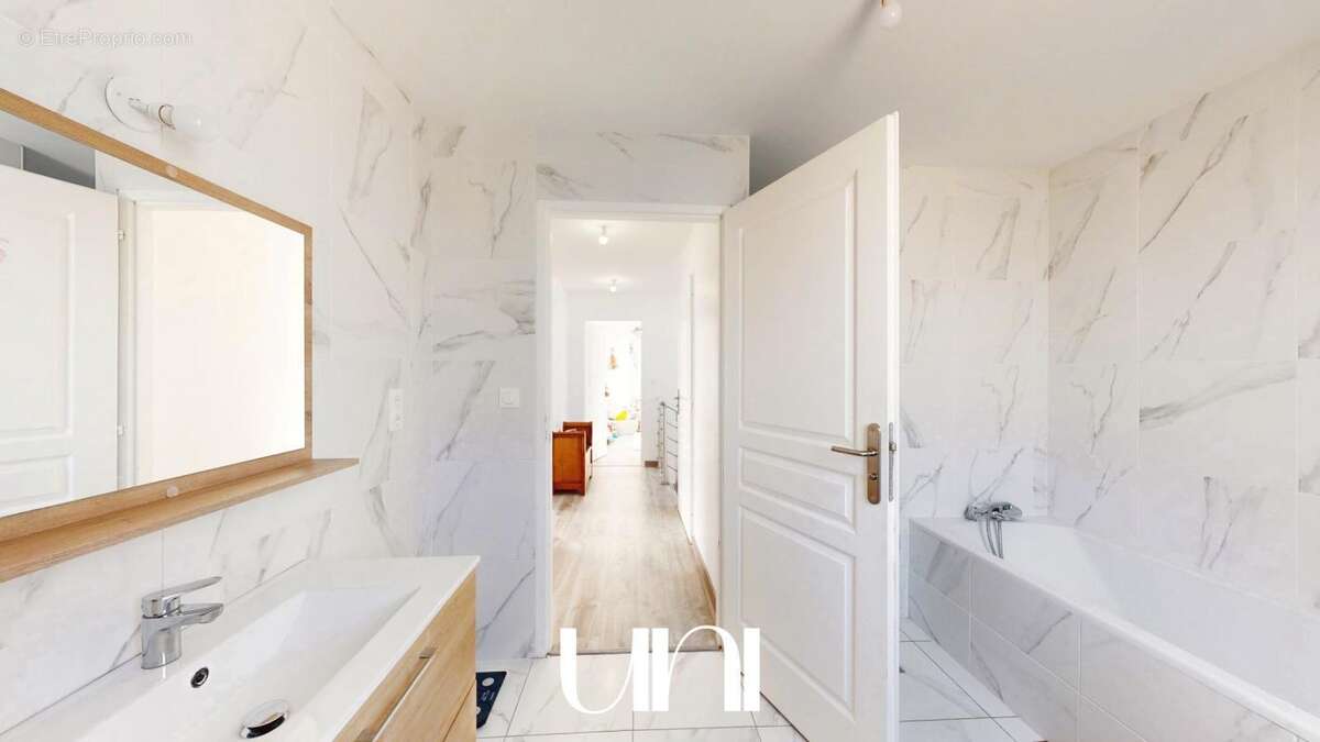 Maison à MAY-SUR-ORNE