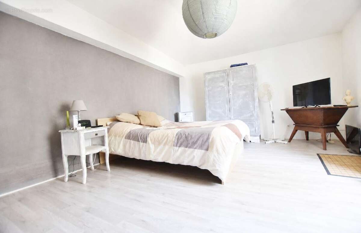 Chiroubles – Grande maison familiale rénovée avec dépendances, jardin et espace indépendant - photo 9