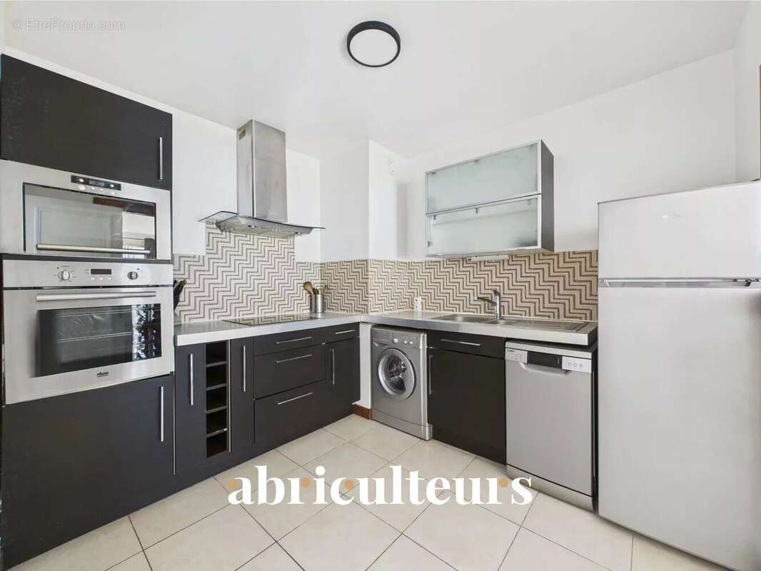 Appartement à COURBEVOIE