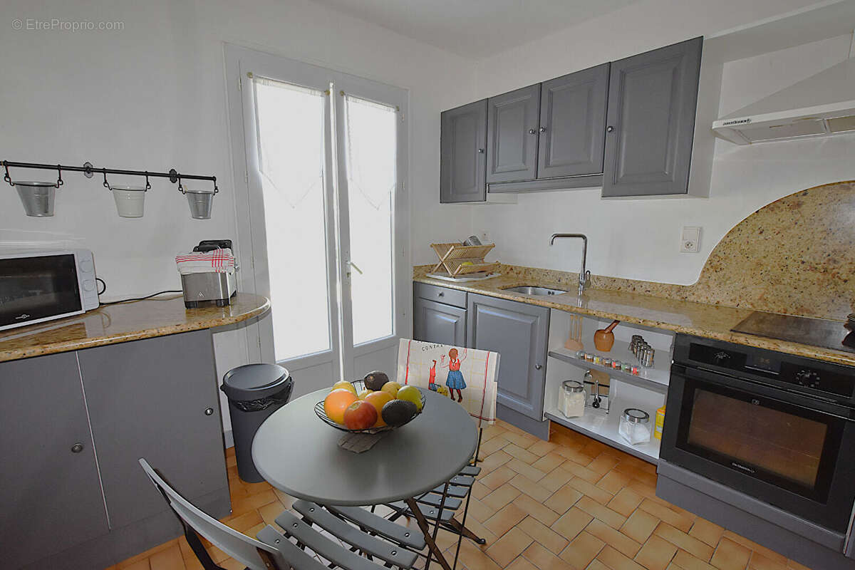 Maison à SAINT-REMY-EN-ROLLAT