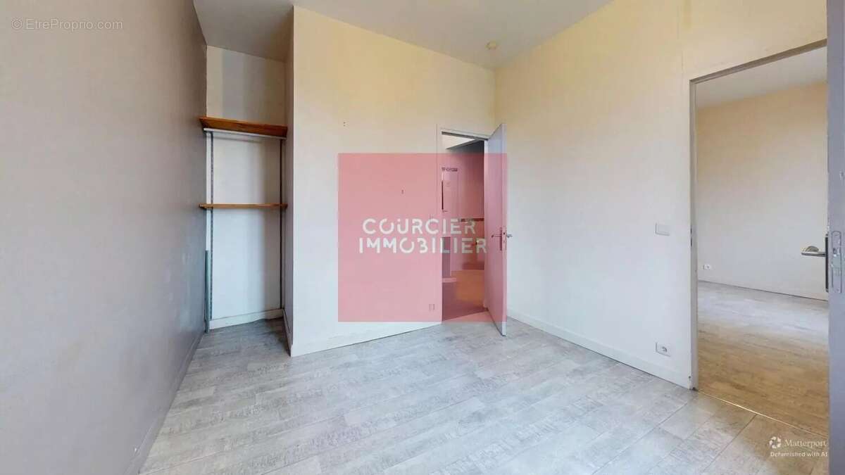 Maison à LE MESNIL-SAINT-DENIS