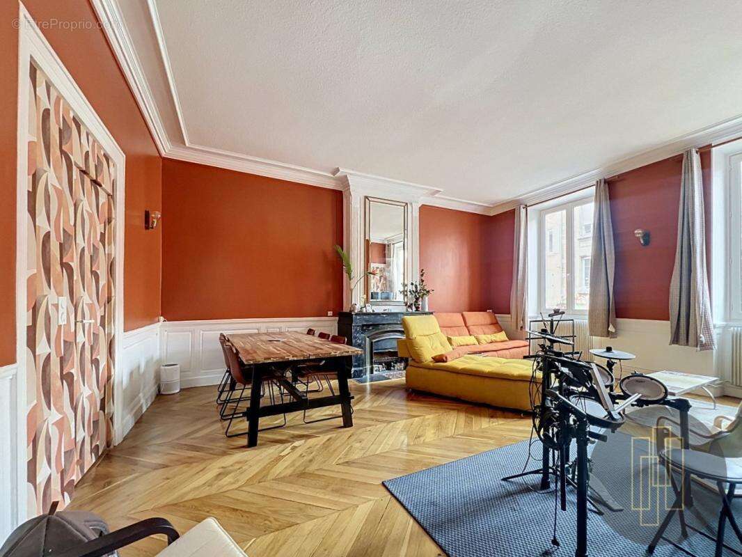 Exclusivité - Rue Nationale - Appartement de type 4  rénové de 108.83 m² - photo 4