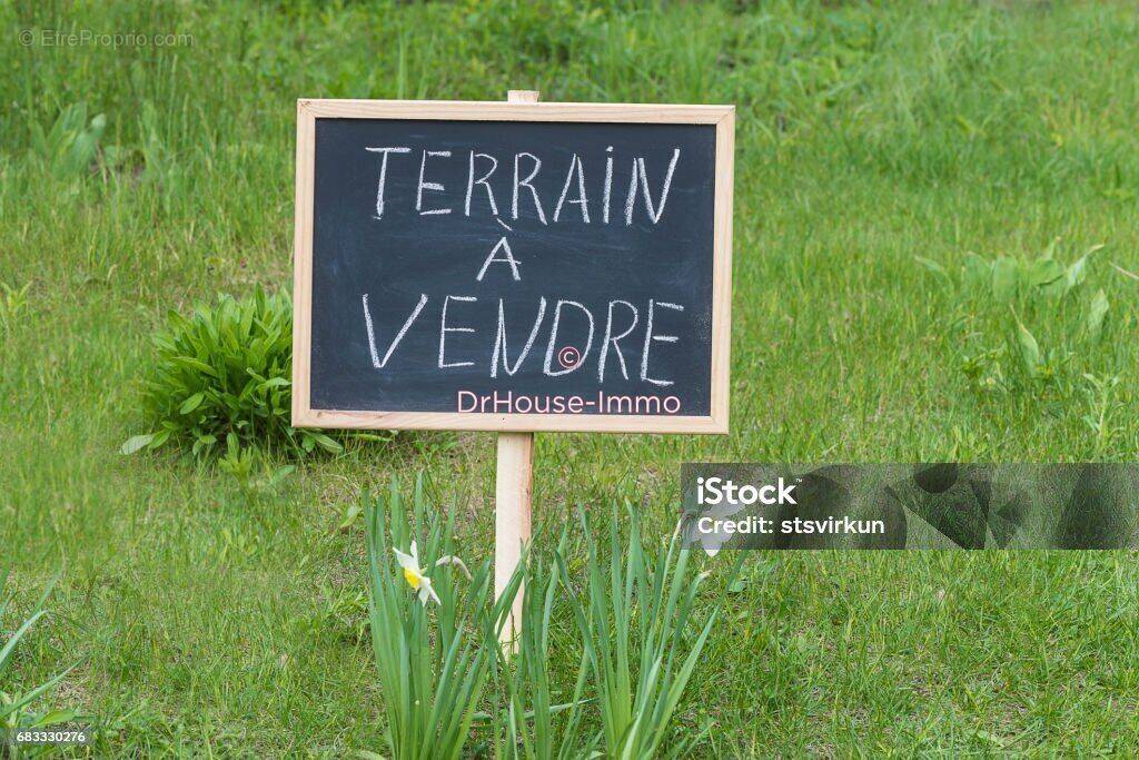 Terrain à NEUVILLE-DE-POITOU
