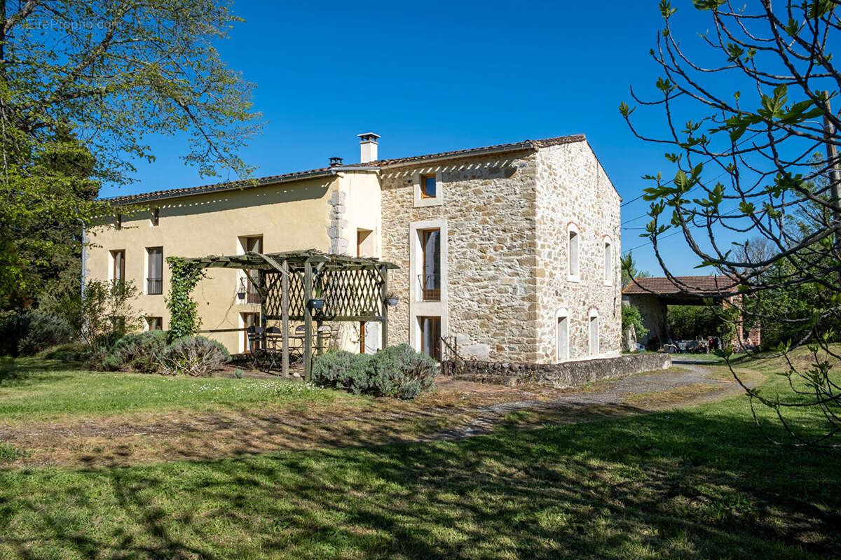 Maison à ESCUEILLENS-ET-SAINT-JUST-DE-BELENGARD