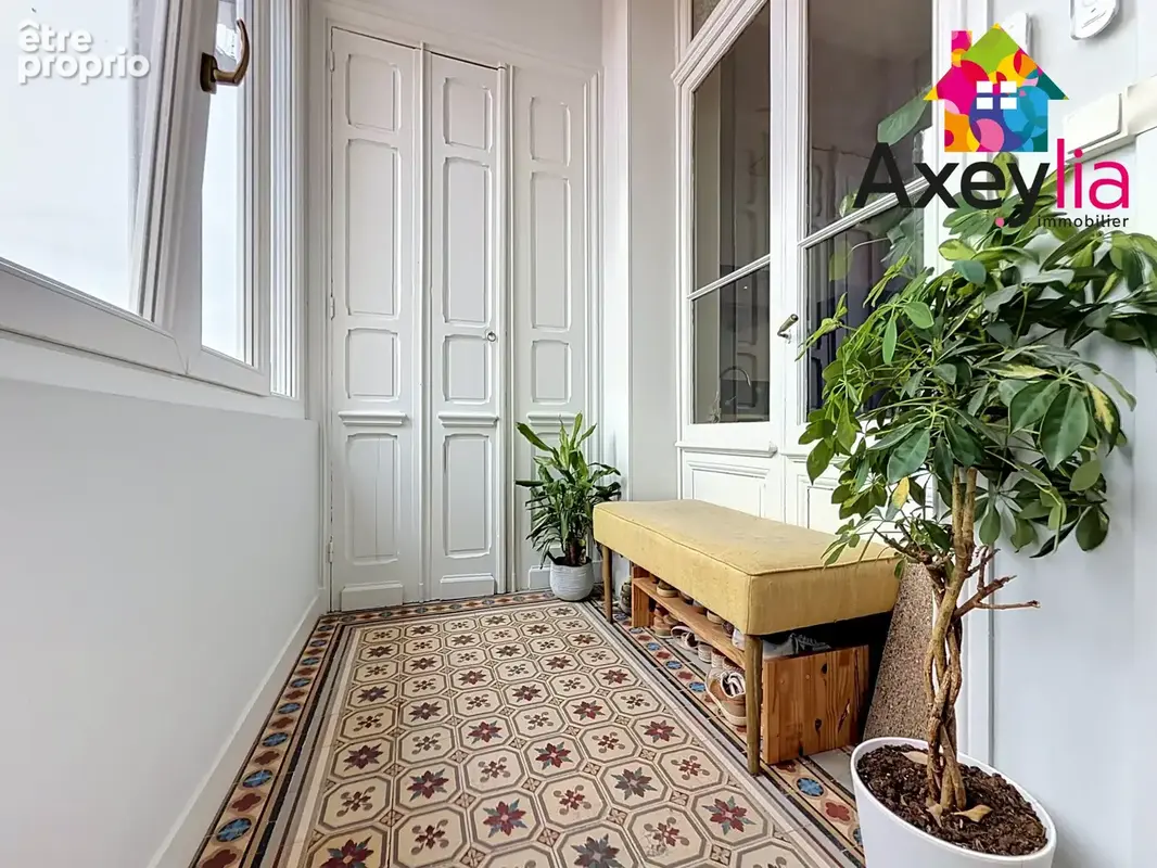 A vendre - roanne gare - appartement t3 style haussmannien avec deux chambres, deux greniers et cave - photo 9