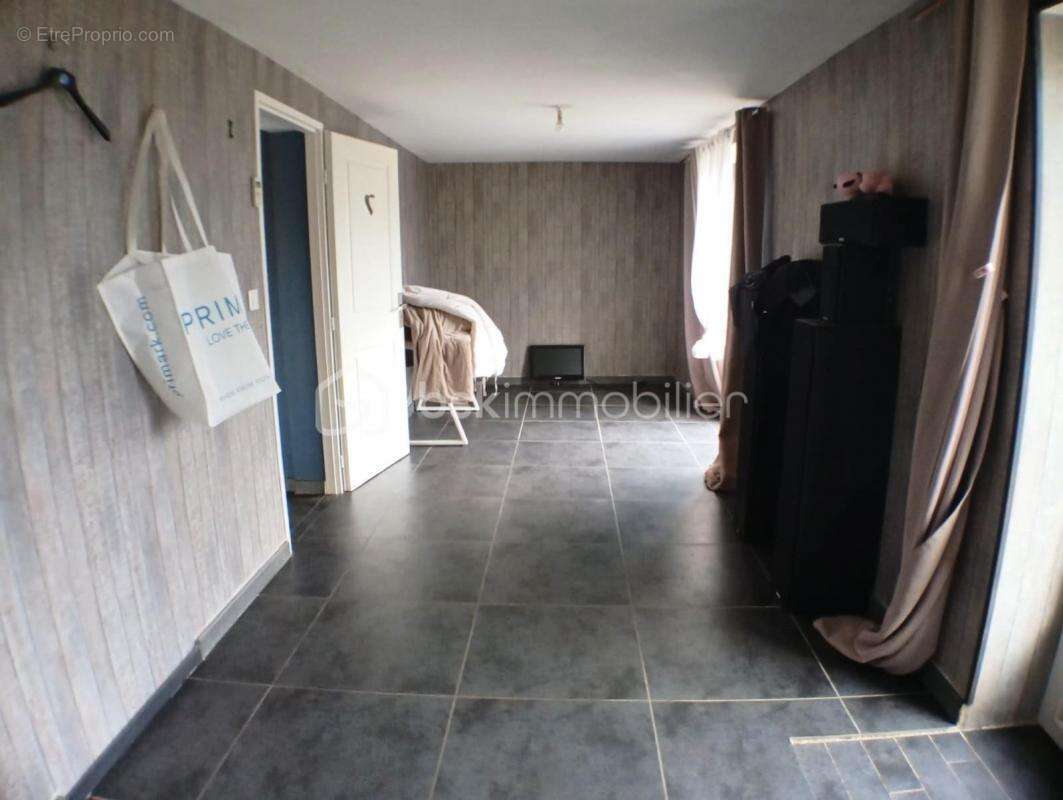 Maison à MOULIETS-ET-VILLEMARTIN