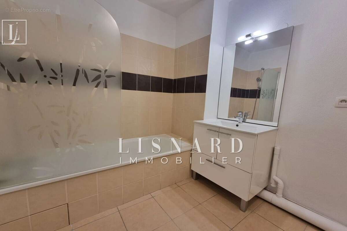 Appartement à VALLAURIS