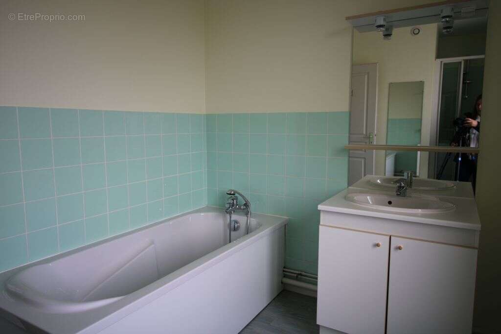 Appartement à CHARMES