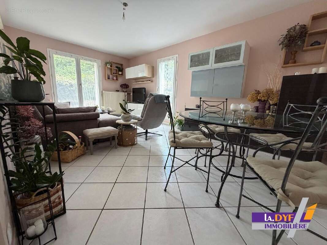 Appartement à TREMBLAY-EN-FRANCE