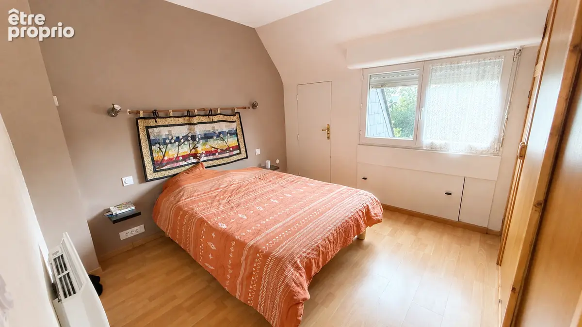 Maison 7 pièces - terrain de 370 m2 - GUILERS - photo 4