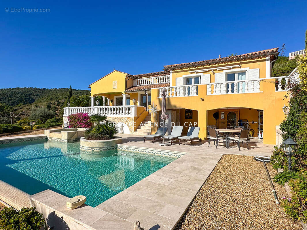 Villa vue mer 177m² 7 pièces avec 4 chambres piscine garage et car port,  aux issambres - photo 3