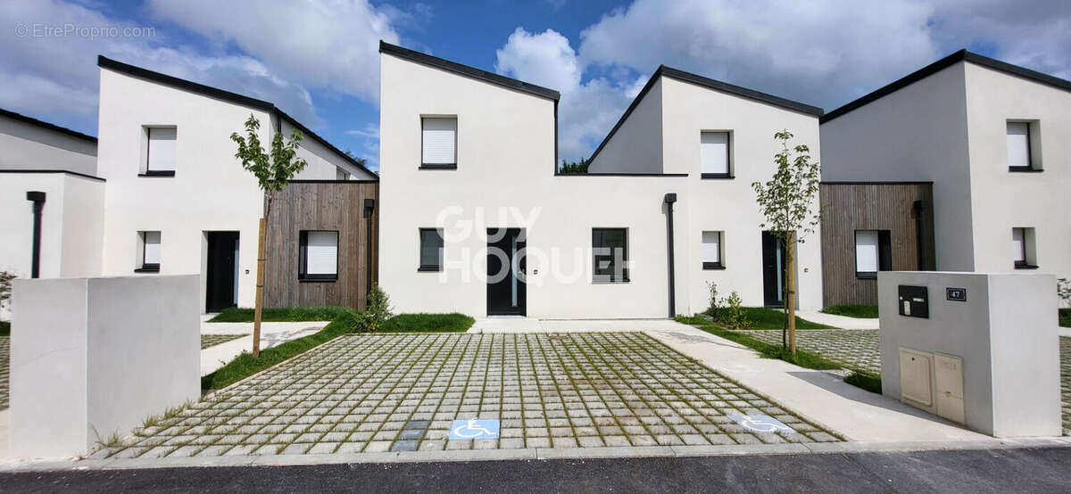 Maison à GRAND-CHAMP