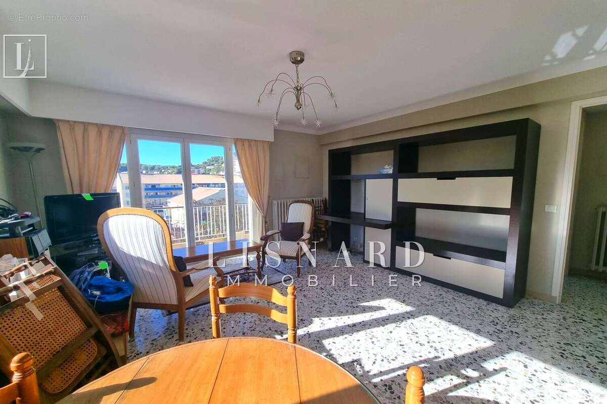 Appartement à VALLAURIS