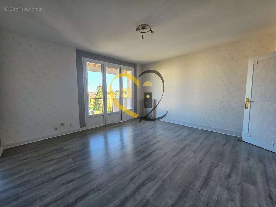 Appartement T3 rénové de 64 m² avec garage et cave – Résidences des Planchards à Yzeure - photo 4