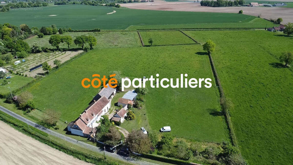 Maison à SAINT-BONNET-TRONCAIS