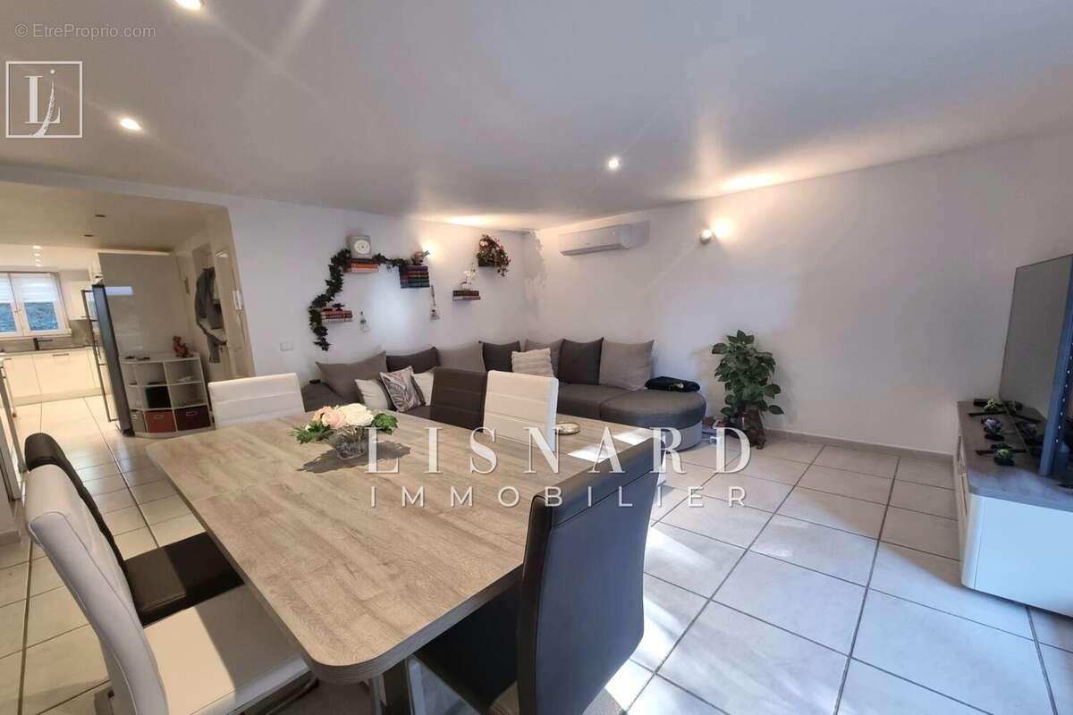 Appartement à VALLAURIS