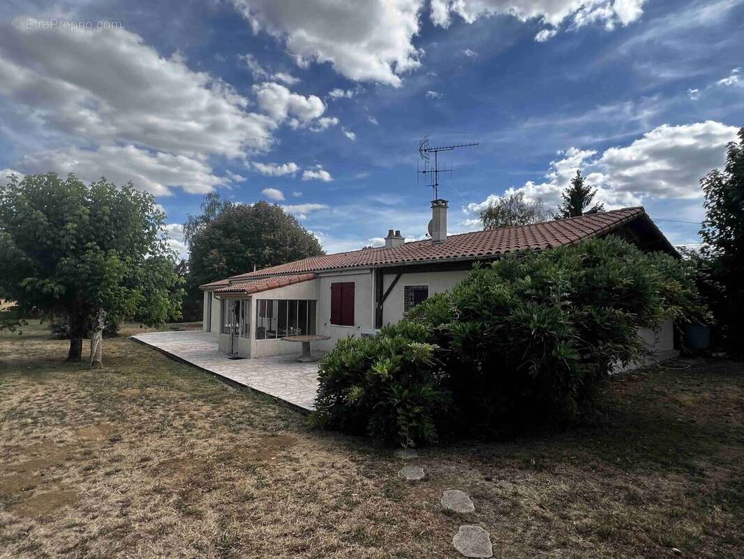 Maison 150 m² à Le Grand-Madieu  - photo 2