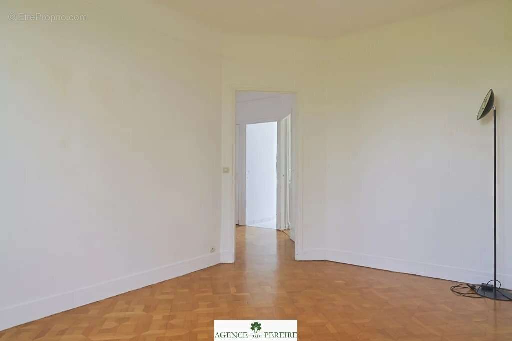 Appartement à LA GARENNE-COLOMBES