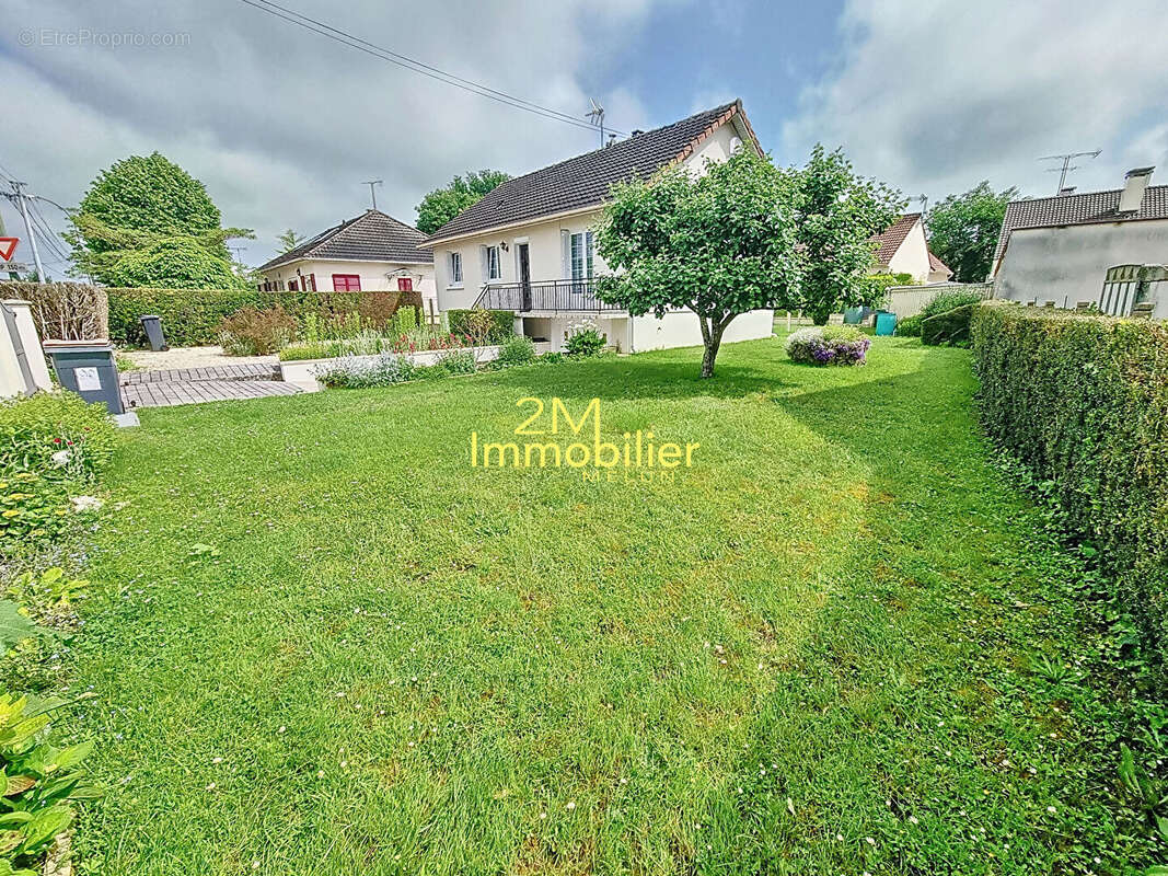 Maison à VAUX-LE-PENIL