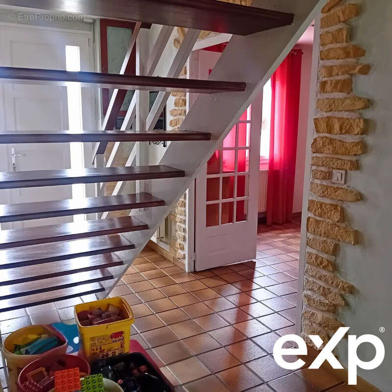 Maison à LES ECRENNES