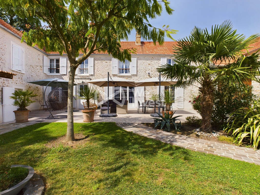 Maison à BRUYERES-LE-CHATEL
