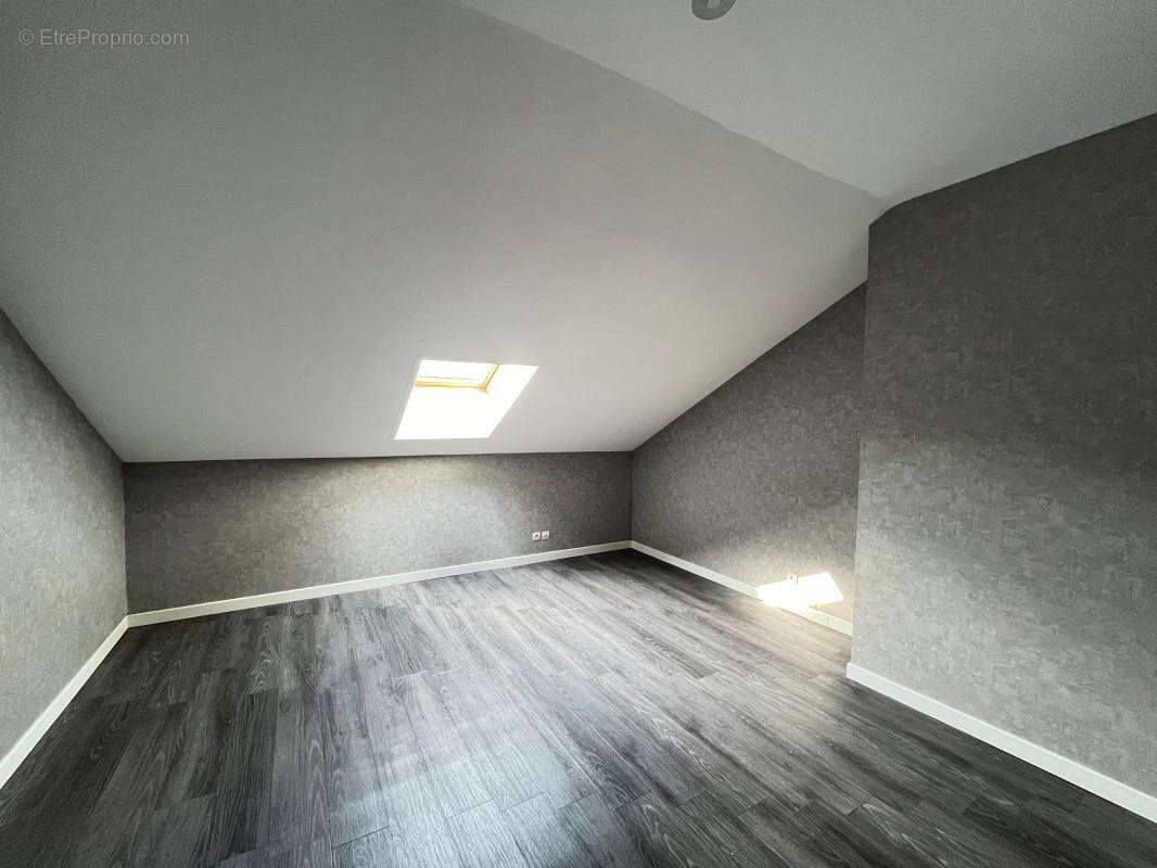 Maison à LA JONCHERE-SAINT-MAURICE