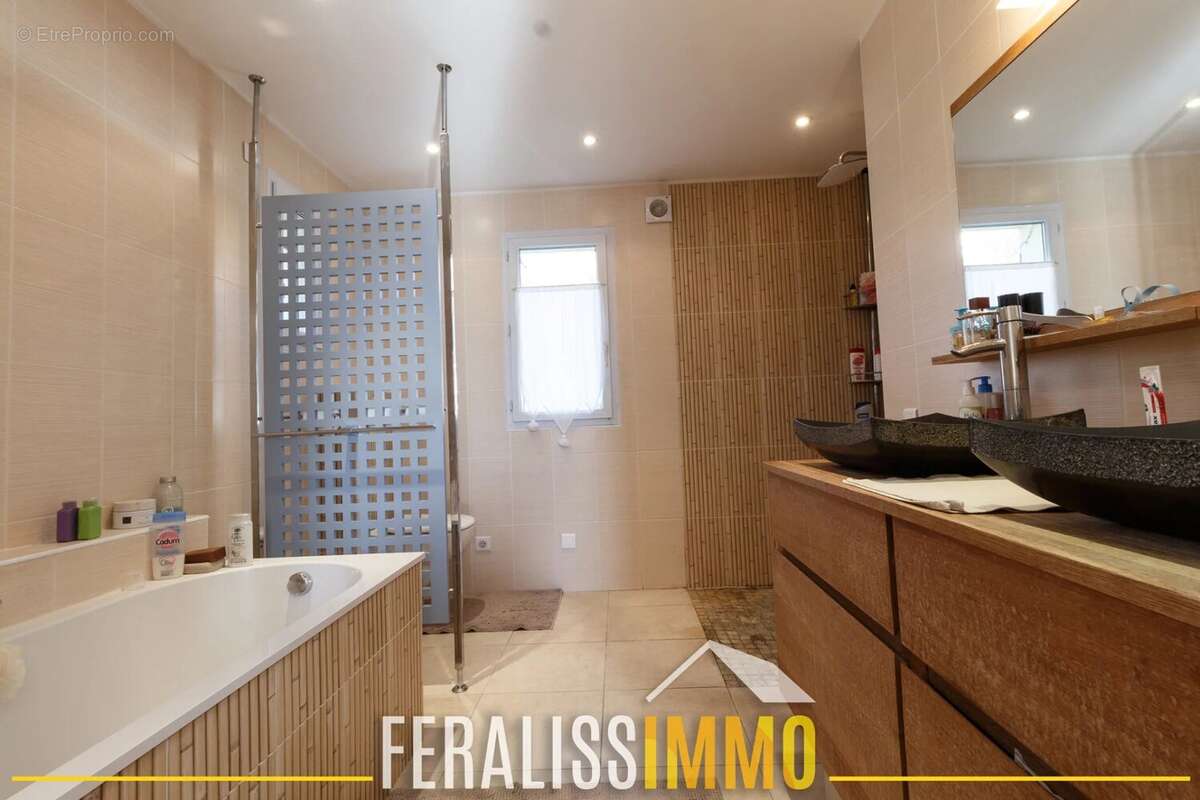 Maison à VAUX-SUR-SEINE