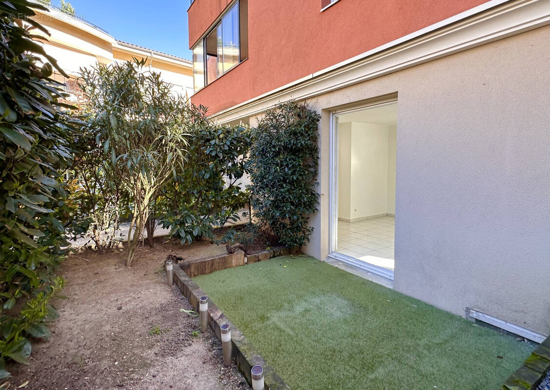 Appartement à GREZIEU-LA-VARENNE