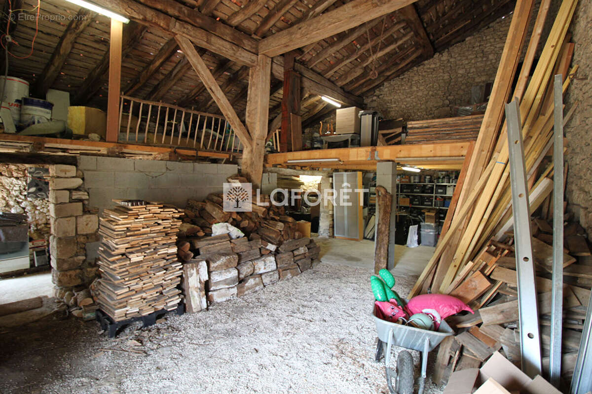 Maison à PAUSSAC-ET-SAINT-VIVIEN