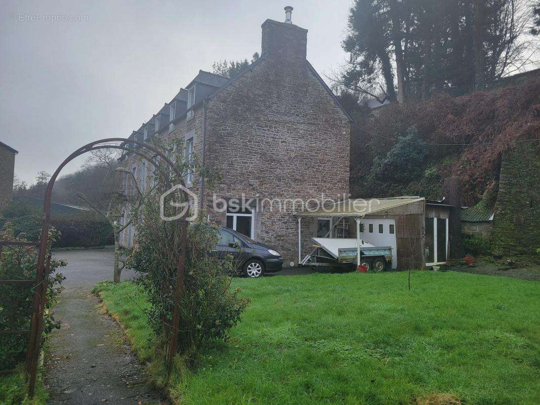 Maison à PLOUGUENAST
