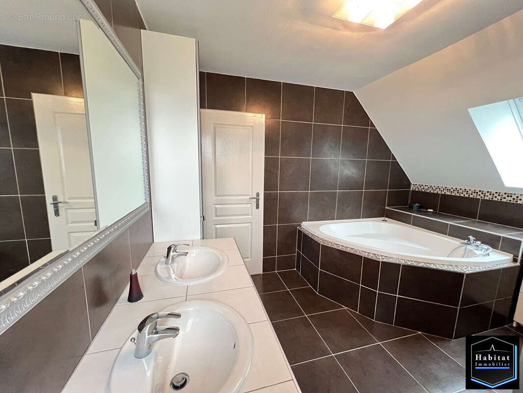 Maison à LE PLESSIS-BELLEVILLE