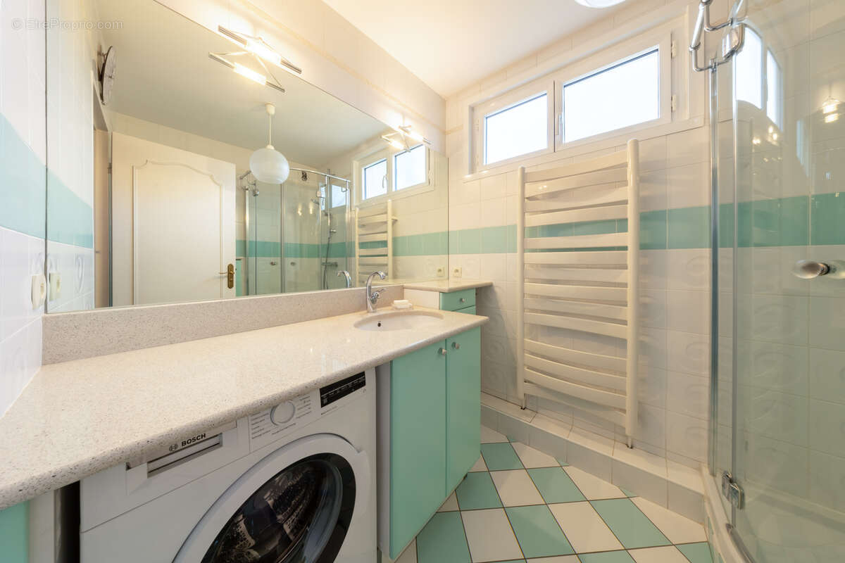 Appartement à SAINT-PRIEST-EN-JAREZ