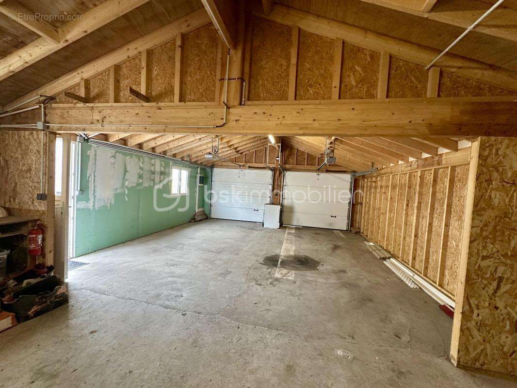 Maison en pierre avec grand garage et jardin clos - photo 17